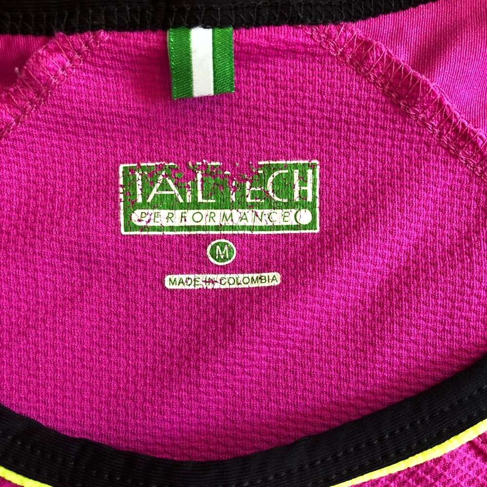 Tail Tech Performance Ladies Top In New Condition. - image 4